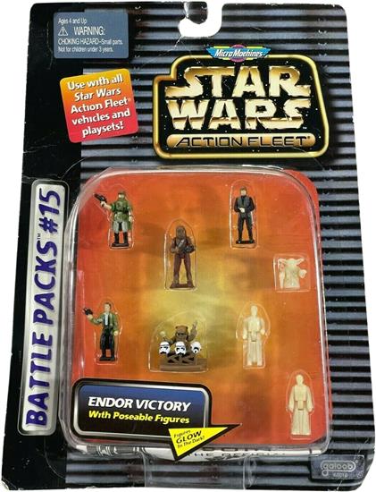 #15: Endor Victory: Yoda (Glow-In-The-Dark), Obi-Wan (GITD), Anakin (GITD), Luke, Leia, Han, Chewbacca, Ewok