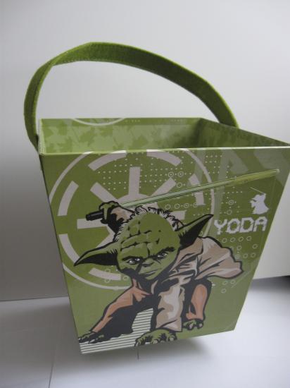 Yoda paperboard bucket